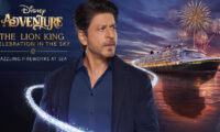 डिज़्नी क्रूज़ लाइन पर जाने माने फिल्म स्टार शाहरुख खान के साथ ‘द लायन किंग’ थीम पर आतिशबाजी शो का मज़ा लीजिए Enjoy a spectacular fireworks show themed after 'The Lion King' with renowned film star Shah Rukh Khan on a Disney Cruise Line.