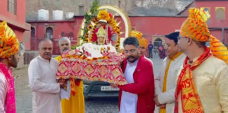 शोभायात्रा के रूप में भगवान सूर्य नगर भ्रमण पर निकले