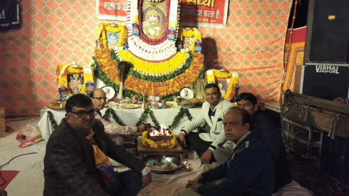 A grand event featuring Poush Bada Prasad and Shyam Bhajan Sandhya was organized.