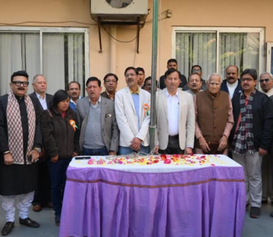 77वें गणतंत्र दिवस पर प्रेस क्लब में झण्डारोहण Flag hoisting ceremony at the Press Club on the 77th Republic Day.