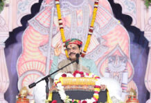 सुदामा चरित्र के साथ भागवत कथा में फूलों की होली में झूमे श्रद्धालु