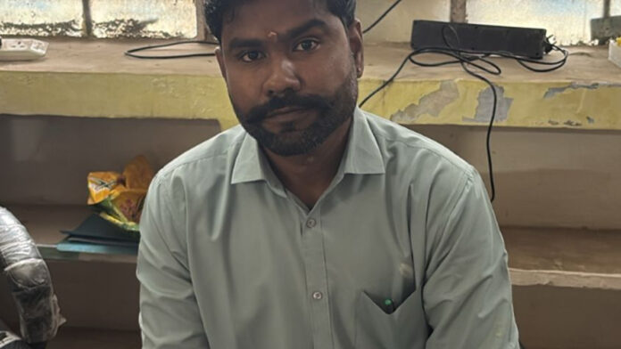 Senior assistant at industrial center arrested for accepting bribes.