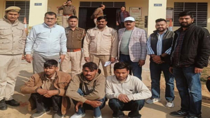 A gang involved in stopping vehicles, kidnapping, assaulting, and robbing people has been busted.