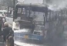 चलती रोडवेज बस में लगी आग:यात्रियों ने कूदकर बचाई जान