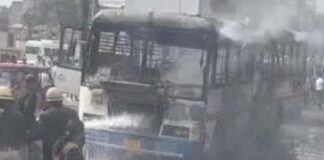 चलती रोडवेज बस में लगी आग:यात्रियों ने कूदकर बचाई जान