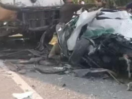 तेज रफ्तार कार डिवाइडर तोड़ बस से भिड़ी: एक की मौत