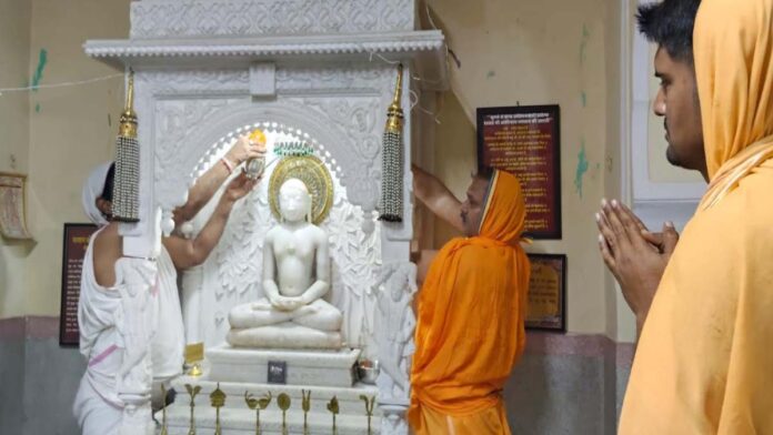 Celebrated the knowledge kalyanak of Lord Adinath, the birth and penance kalyanak of Shreyansnath Celebrated the knowledge kalyanak of Lord Adinath, the birth and penance kalyanak of Shreyansnath