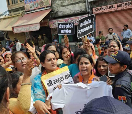 एआई समिट विवाद पर जयपुर में महिला मोर्चा का विरोध-प्रदर्शन Women's Front protests in Jaipur over AI Summit controversy