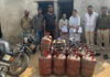 अवैध रिफिलिंग का भंडाफोड़: 102 सिलेंडर,वाहन व उपकरण जब्त Illegal refilling racket busted: 102 cylinders, vehicles and equipment seized
