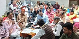 अयोध्या दास महाराज ने श्रीराम परिवार का पंचामृत से किया अभिषेक