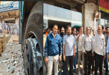 प्राइवेट बसों-टैक्सियों की हड़ताल से लाखों यात्री परेशान Private bus-taxis strike troubles lakhs of passengers