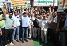 हड़ताल के तीसरे दिन उग्र हुआ बस ऑपरेटरों का आक्रोश