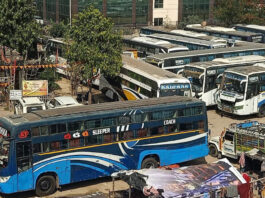 प्राइवेट बसों की हड़ताल: दूसरे दिन भी थमे रहे पहिए Private bus strike: Wheels remain halted for the second day