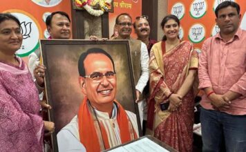 केंद्रीय मंत्री शिवराज सिंह चौहान का जयपुर भाजपा शहर कार्यालय में भव्य स्वागत Union Minister Shivraj Singh Chouhan receives a grand welcome at the Jaipur BJP city office