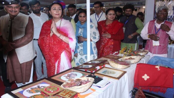 The joy of Phagun prevails on the stage of folk art