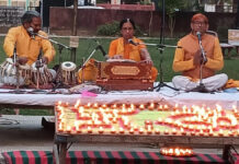 दीपयज्ञ में अक्षत से अर्पित की आहुतियां Offerings made with Akshat in Deepayagya