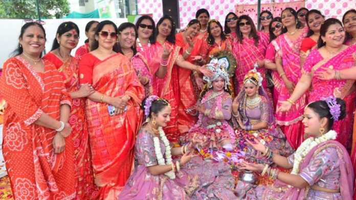 Phag Festival: Radha Krishna tableau decorated with colourful flowers and melodious tunes of bhajans Phag Festival: Radha Krishna tableau decorated with colourful flowers and melodious tunes of bhajans