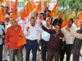 श्रमिकों की हुंकार: कलेक्ट्रेट पर भारतीय मजदूर संघ का प्रदर्शन The splendor of Braj spread during the Fagotsav at Govind Dev Ji Temple.