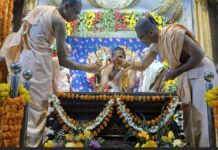 गौर निताई की जय से गुंजायमान हुआ गुप्त वृन्दावन धाम The sacred Gupt Vrindavan Dham resonated with chants of "Jai Gaur Nitai!"