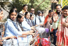 विधायक गोपाल शर्मा ने 87 छात्राओं को वितरण की साइकिल