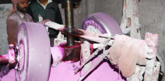 रंगों के त्योहार की तैयारी: जयपुर में गुलाल कारोबार ने पकड़ी रफ्तार