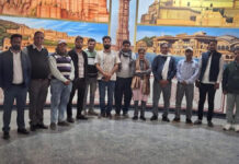 पर्यटक गाइड्स ने सौंपा 26 सूत्रीय मांगों का ज्ञापन: बजट में अनदेखी पर दी आंदोलन की चेतावनी Tourist guides submitted a memorandum containing 26 demands.