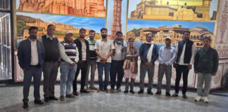 पर्यटक गाइड्स ने सौंपा 26 सूत्रीय मांगों का ज्ञापन: बजट में अनदेखी पर दी आंदोलन की चेतावनी Tourist guides submitted a memorandum containing 26 demands.