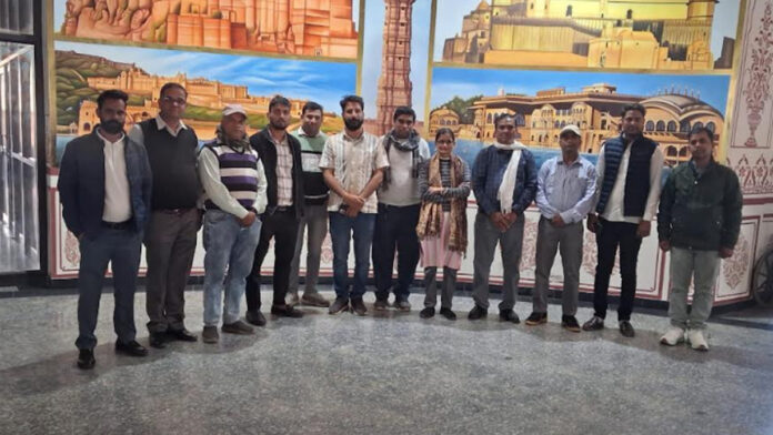 gya Tourist guides submitted a memorandum containing 26 demands.