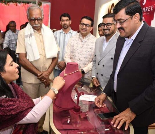 आकर्षक ऑफर्स के साथ मानसरोवर में जयश्री ज्वेलर्स के भव्य शोरूम की ग्रैंड लॉन्चिंग Grand launch of Jayashree Jewellers' magnificent showroom in Mansarovar with attractive offers.