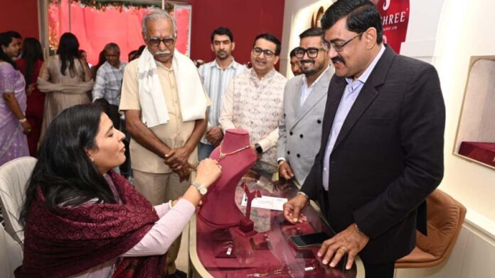 Grand launch of Jayashree Jewellers' magnificent showroom in Mansarovar with attractive offers.