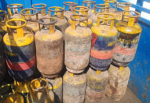 जयपुर में अवैध गैस रिफिलिंग व भंडारण पर बड़ी कार्रवाई, 77 घरेलू सिलेंडर जब्त Major action against illegal gas refilling and storage in Jaipur