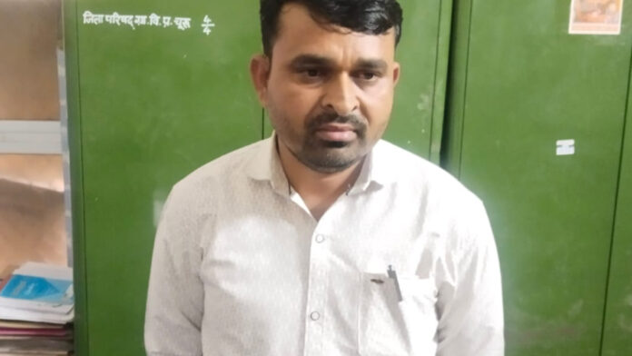 Junior assistant arrested for taking bribe of Rs 5,000