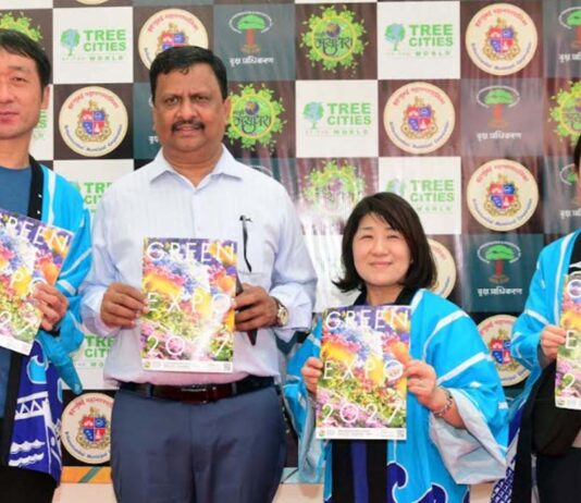 सुर, सुगंध और सितारे: म्यूज़िकल थीम में सजा 29वां मुंबई फ्लावर शो Melodies, fragrances, and stars: The 29th Mumbai Flower Show is decorated with a musical theme.