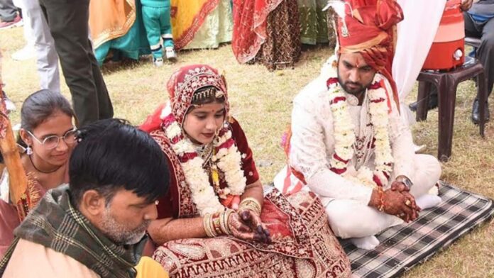 Hundreds of couples tied the knot on the auspicious occasion of Phulera Dooj. Hundreds of couples tied the knot on the auspicious occasion of Phulera Dooj.