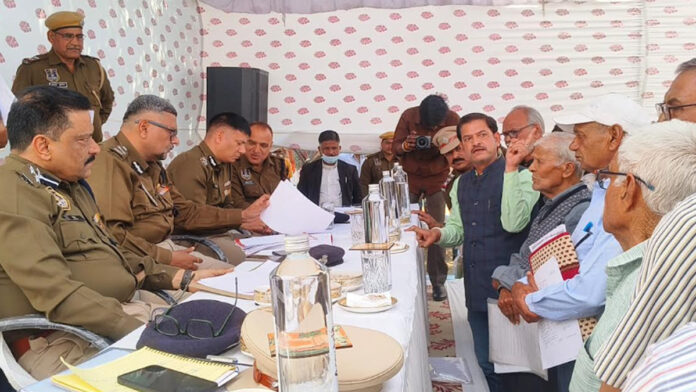 Jaipur Police Commissioner provided relief to the complainants by conducting a public hearing at the ACP office in Jhotwara. Jaipur Police Commissioner provided relief to the complainants by conducting a public hearing at the ACP office in Jhotwara.
