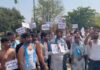 छात्रसंघ चुनाव बहाली को लेकर एनएसयूआई का अर्धनग्न प्रदर्शन NSUI's semi-nude protest demanding resumption of student union elections