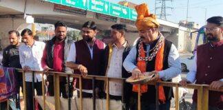 खाचरियावास का सालासर जाते समय कांग्रेस कार्यकर्ताओं ने किया भव्य स्वागत