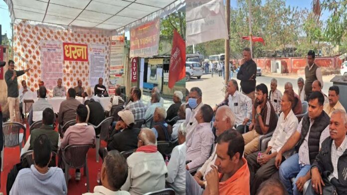 Roadways employees raised their voice in support of their demands in a state-wide protest.