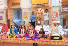 अमरापुर स्थान फाग के रंग में रंगे श्रद्धालु Amarpur place devotees colored in the colors of Phag