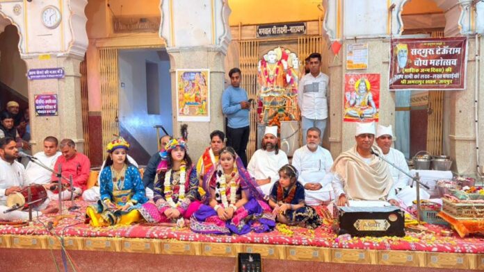 Amarpur place devotees colored in the colors of Phag