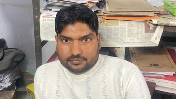 Patwari arrested for taking bribe of 15,000 rupees