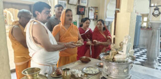 भगवान मुनिसुव्रतनाथ के जयकारों से गूंजे मंदिर