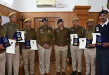 जयपुर पुलिस कमिश्नरेट के छह जांबाज कांस्टेबल ऑफ दी मंथ से सम्मानित Six brave constables of Jaipur Police Commissionerate were awarded Constable of the Month.