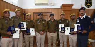 जयपुर पुलिस कमिश्नरेट के छह जांबाज कांस्टेबल ऑफ दी मंथ से सम्मानित Six brave constables of Jaipur Police Commissionerate were awarded Constable of the Month.