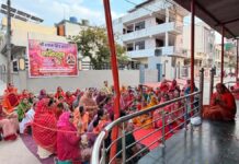 भजनों से किया श्याम प्रभु का गुणगान Bhajan evenings were held in full swing in Shyam temples on Falgun Shukla Ekadashi.