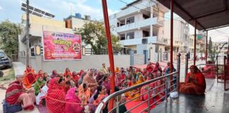 भजनों से किया श्याम प्रभु का गुणगान Bhajan evenings were held in full swing in Shyam temples on Falgun Shukla Ekadashi.