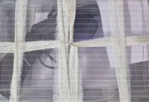 सोशल मीडिया पर हथियार के साथ फोटो डालना पड़ा भारी Posting photos with weapons on social media proved costly.