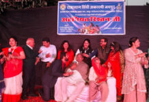 सिंधी नाटक ‘अहमियत रिश्तन जी’ का मंचन