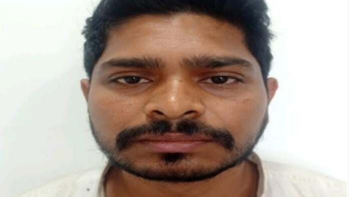 SOG conducts major operation in Kolkata: Dummy candidate MBBS student carrying a reward of Rs 10,000 arrested SOG conducts major operation in Kolkata: Dummy candidate MBBS student carrying a reward of Rs 10,000 arrested