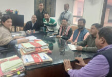 पदोन्नति में दो वर्ष की छूट देने की मांग को लेकर कर्मचारी संगठनों ने सौंपा ज्ञापन Employee organizations submitted a memorandum demanding a two-year relaxation in promotion criteria.